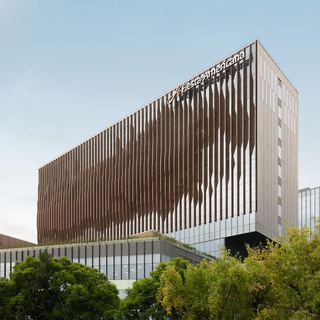 Fiesta Americana Viaducto Aeropuerto Mexico by Eksteriør bilde The new building of the School of Medicine