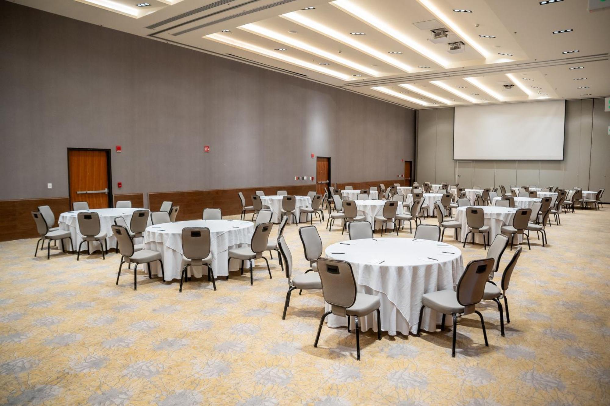 Fiesta Americana Viaducto Aeropuerto Mexico by Eksteriør bilde The ballroom at the Embassy Suites