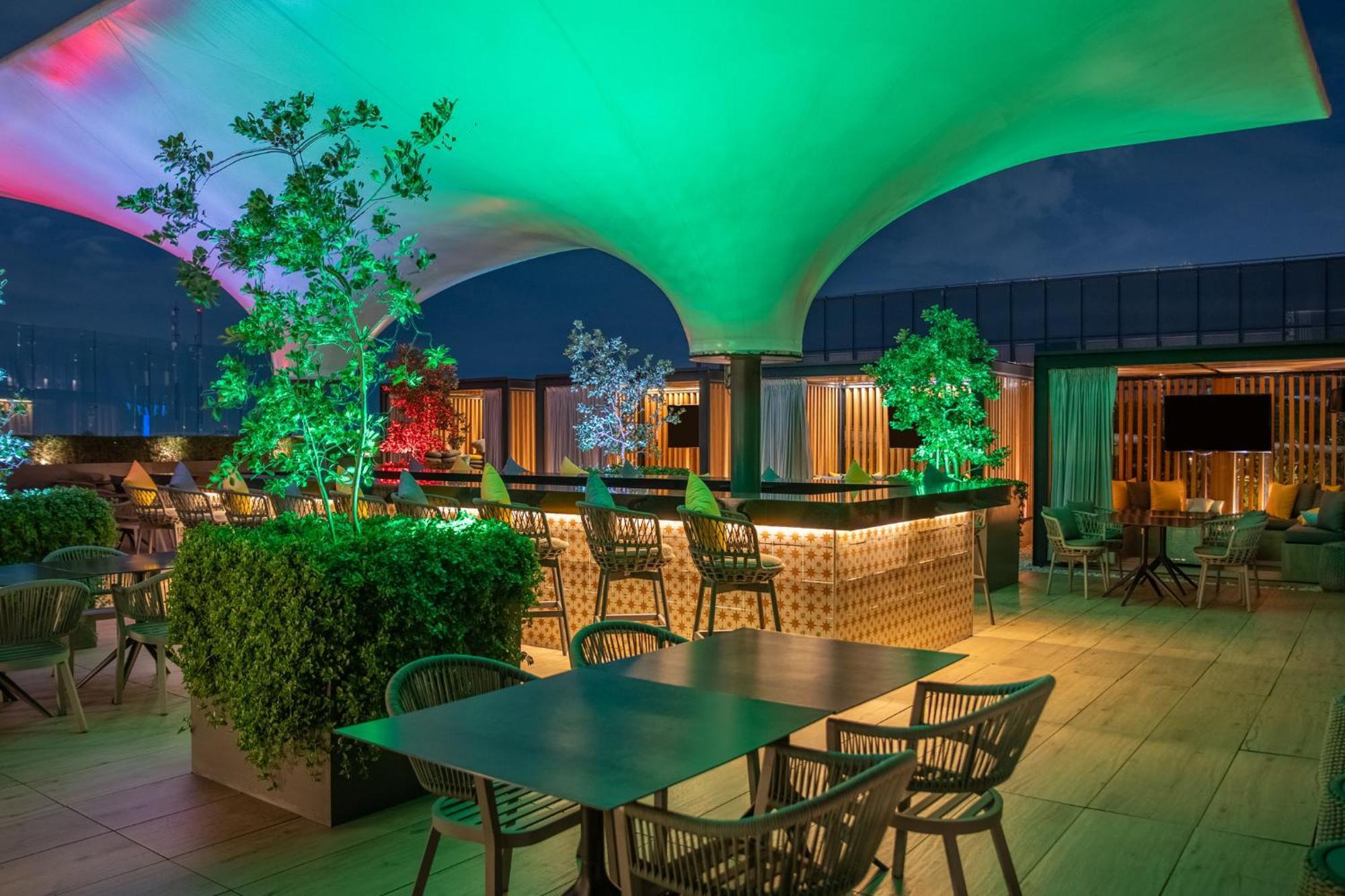 Fiesta Americana Viaducto Aeropuerto Mexico by Eksteriør bilde The bar at the Sky Bar